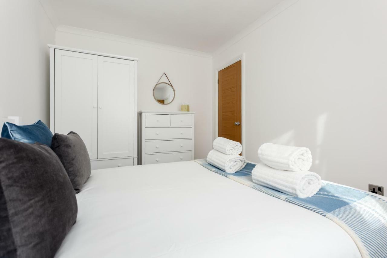 Fantasea Villa Poole Esterno foto