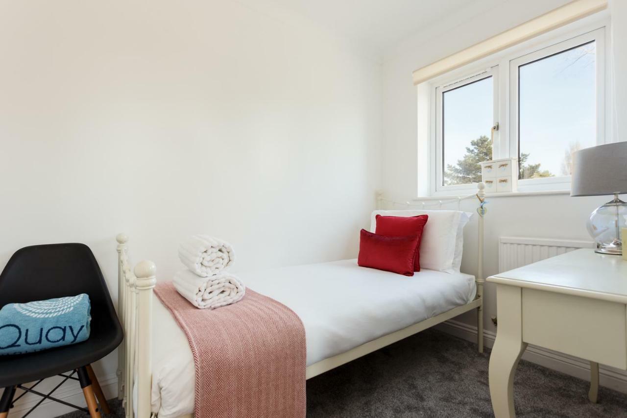Fantasea Villa Poole Esterno foto
